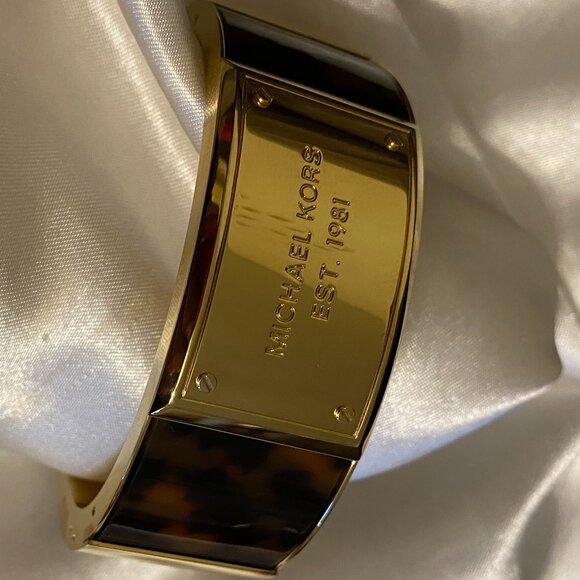 Michael Kors Tortoise Shell Print On Hinged Metal Bangle Bracelet. - Picture 2 of 8
